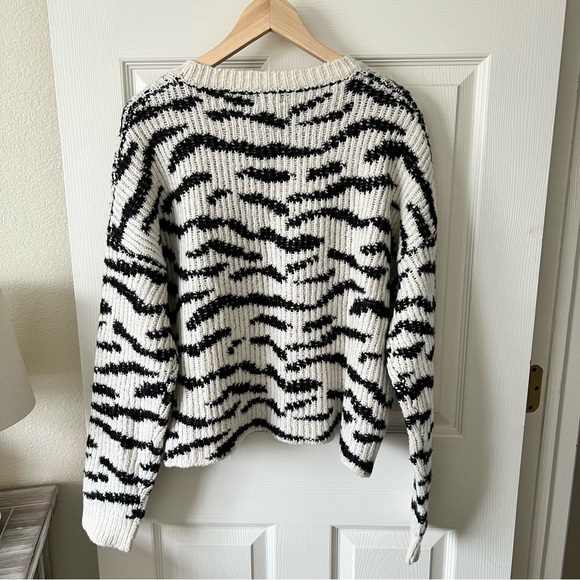 Line the Label Zebra Striped Black White Sweater Size L Round Neck Cotton Alpaca - Picture 13 of 15
